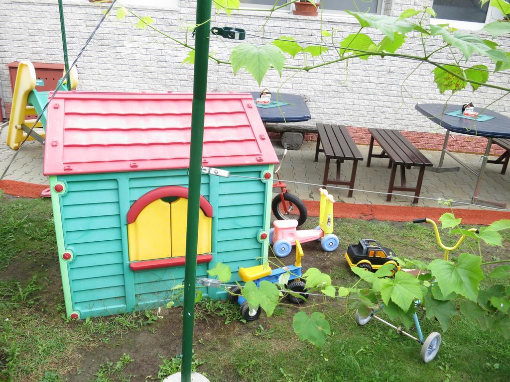 Penzion U Splavu Břeclav Exterior foto