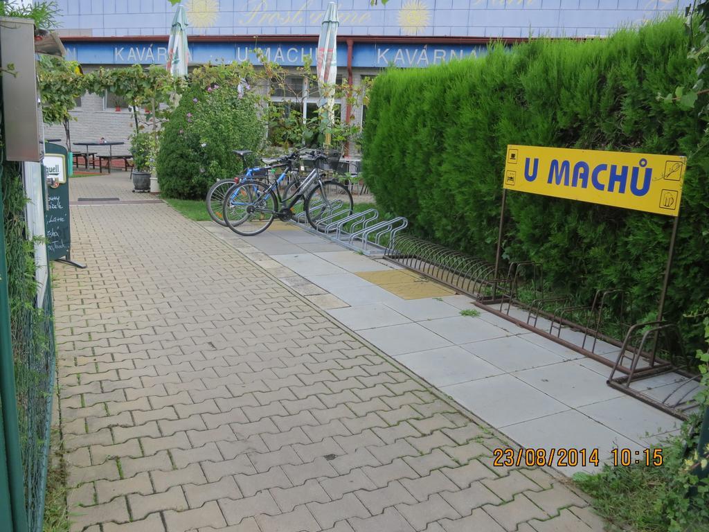 Penzion U Splavu Břeclav Exterior foto