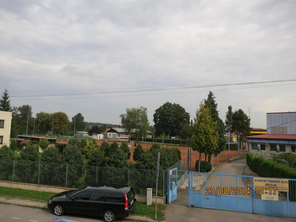 Penzion U Splavu Břeclav Exterior foto