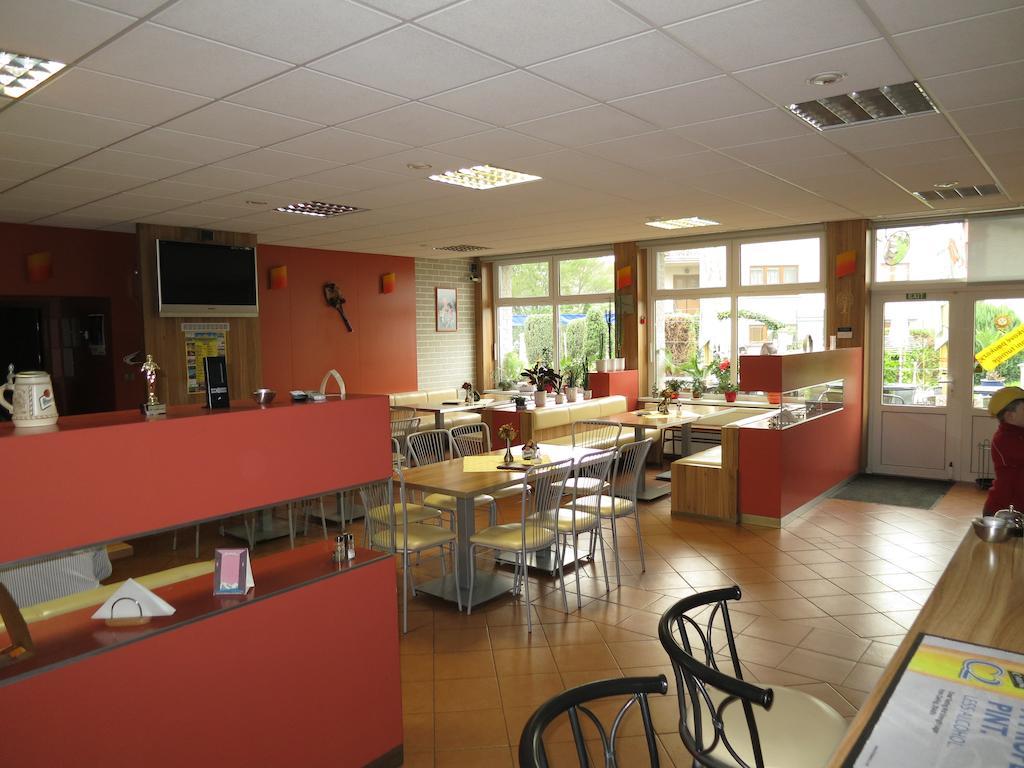 Penzion U Splavu Břeclav Exterior foto