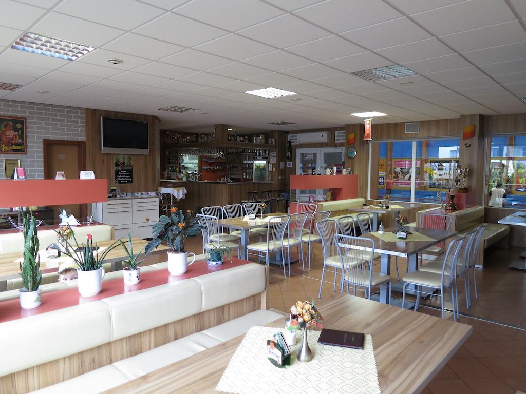 Penzion U Splavu Břeclav Exterior foto