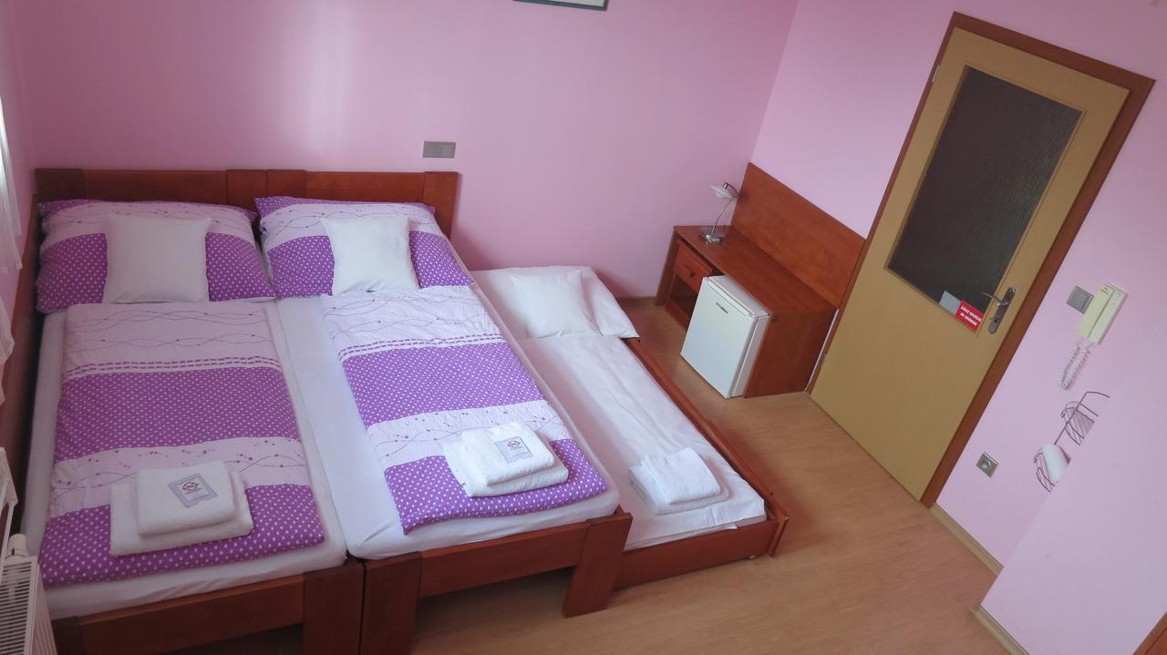 Penzion U Splavu Břeclav Exterior foto