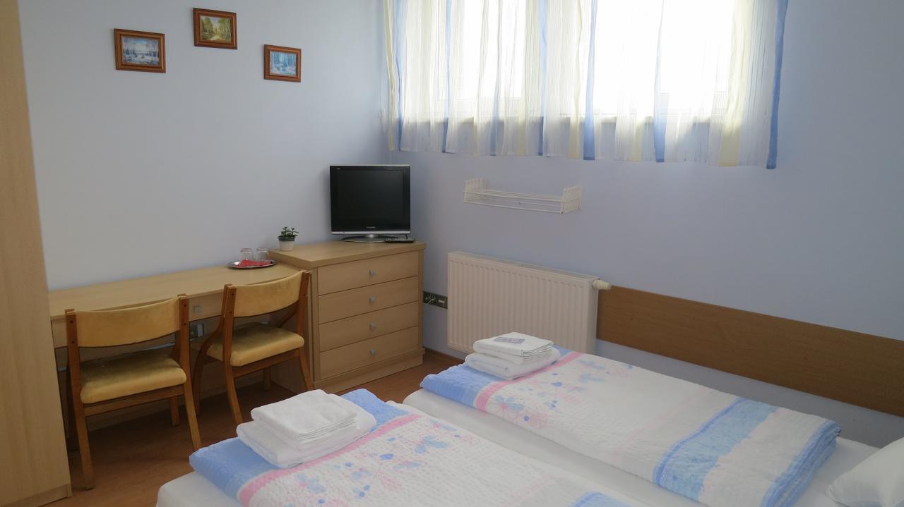 Penzion U Splavu Břeclav Exterior foto