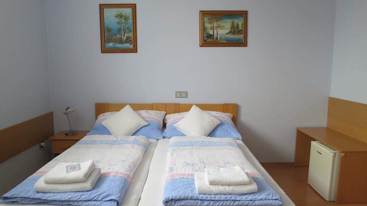 Penzion U Splavu Břeclav Exterior foto