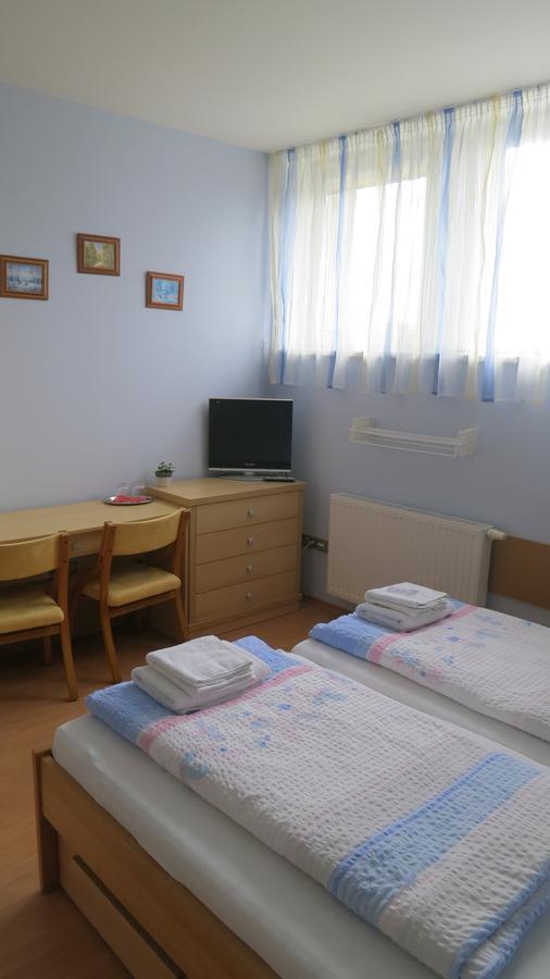 Penzion U Splavu Břeclav Exterior foto