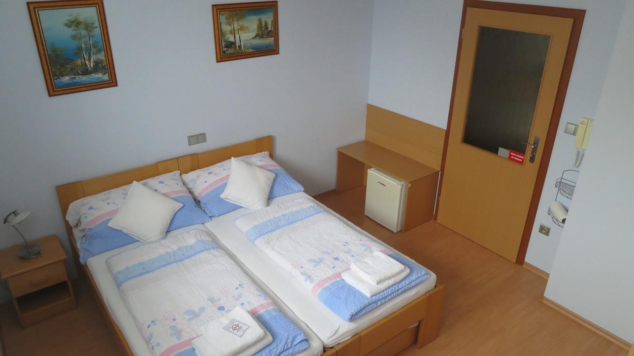 Penzion U Splavu Břeclav Exterior foto